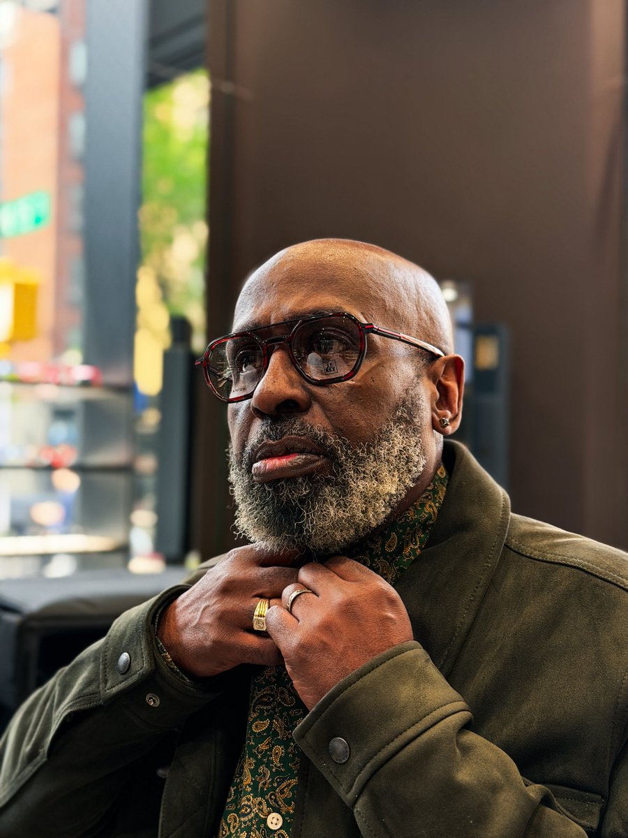 KonEyewear's tweet image. Sharp lines. Subtle attitude.

Yusuf in JFRey JF3091 — where bold design meets everyday wearability.
Lightweight, detailed, and made to stand out without trying too hard.

#JFRey #EyewearStyle #NYCOptical #DesignerFrames #EyewearFashion