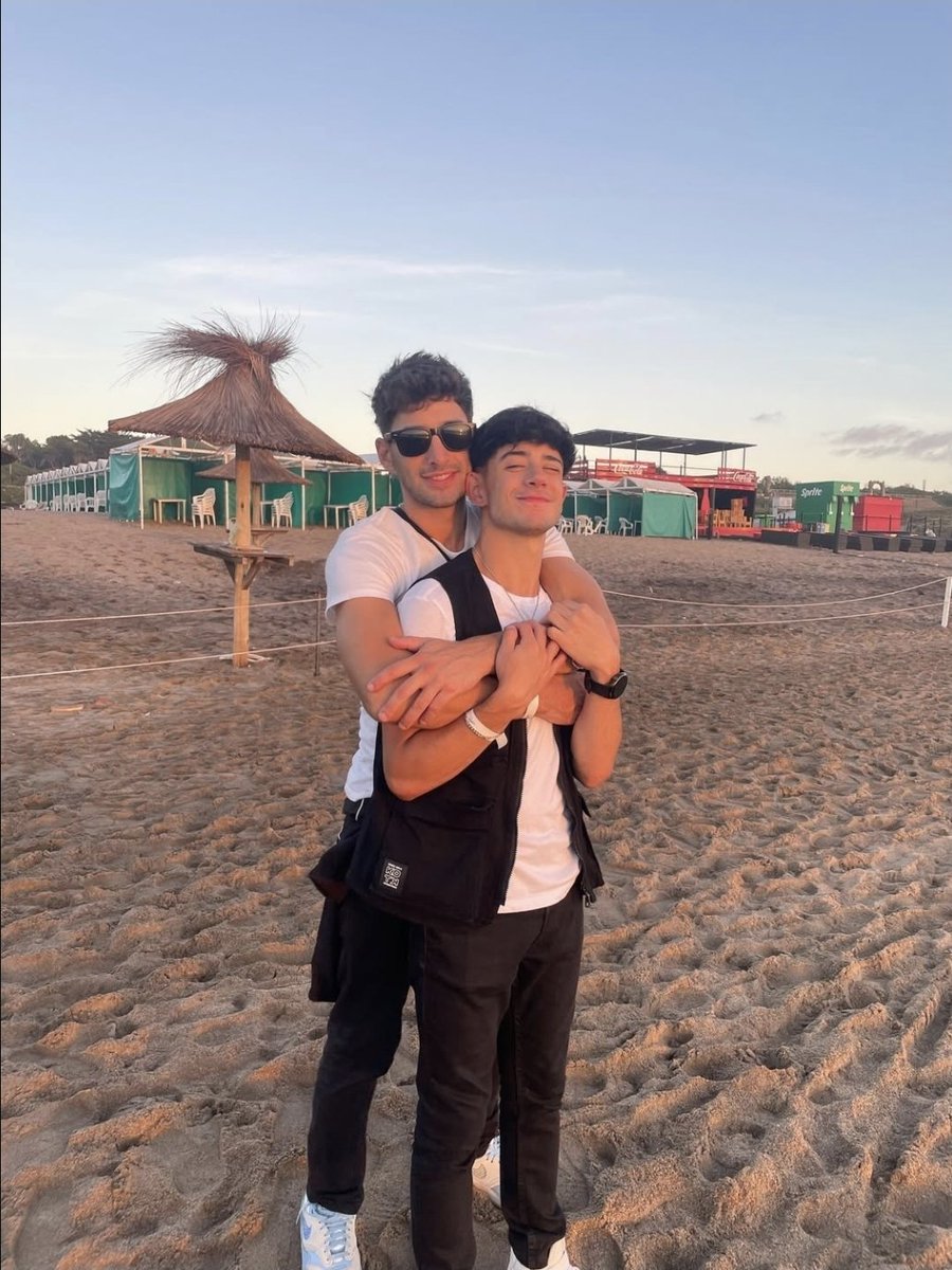 Aaa Kevsho presentando el novio 🥹💘

"Quería que lo conozcan para mostrarles una parte de mí que quizás no conocen. una parte un poco más sensible, más íntima y más honesta"