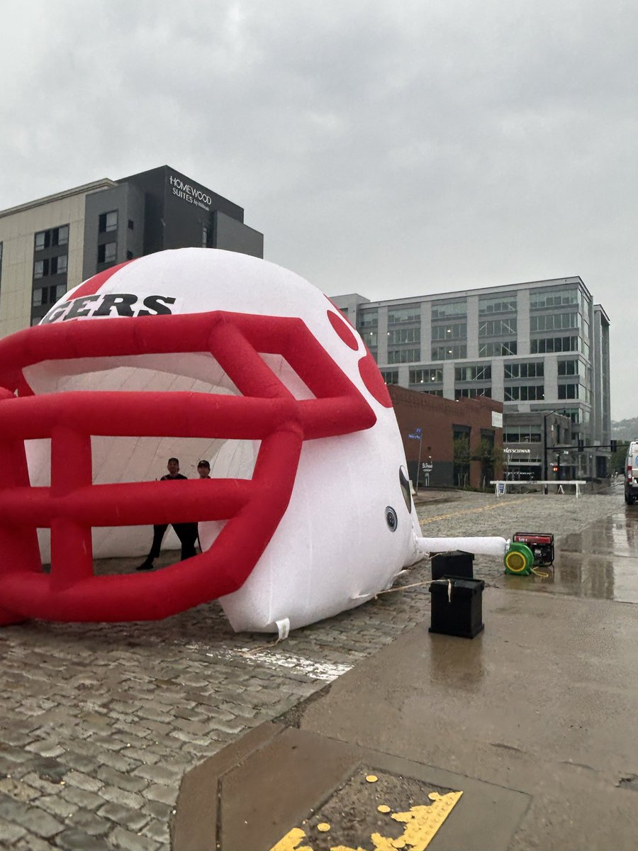 MoonTigersAD's tweet photo. Moon Area Football showing up at @P3RmovesPGH PicksBURGH Draft Day 5K! 🐾🏈 Shoutout to our QB Club for showcasing the inflatable Tiger helmet and representing the Tigers all weekend in Pittsburgh!
#MoonTigers #NFLDraft #PicksBURGH https://t.co/tha4N2zXVH