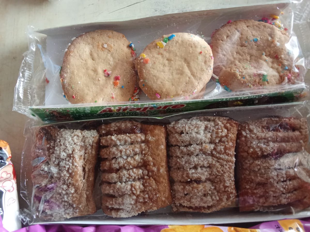 rosamituko's tweet image. Vendiendo galletas caseras son de sabor vainilla y galletas de hojaldre #VentasPorX #FelizSabado