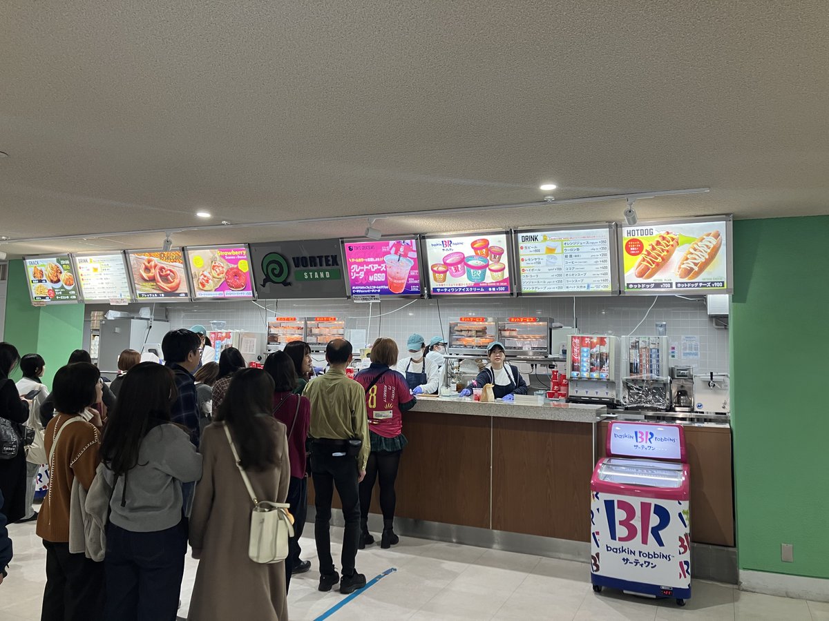 takuma410's tweet photo. SV.LEAGUE MEN
東京グレートベアーズ ホームゲーム
広島サンダーズ戦
1月。
2年連続バレーボール観戦

#東京グレートベアーズ
#国立代々木競技場第一体育館 https://t.co/EorGHW9Fwq