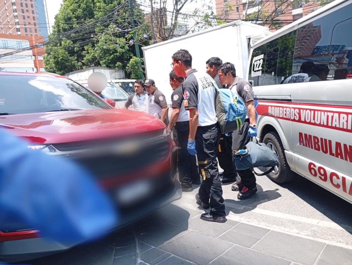 Gusmmae's tweet photo. Hoy tres ataques armados en intentos de asalto.   

Las víctimas se conducían en carros rojos.   

Primero en la Roosevelt 
Otro en zona 10 
Y luego en La Castellana zona 8 https://t.co/bOJ1mySKr3
