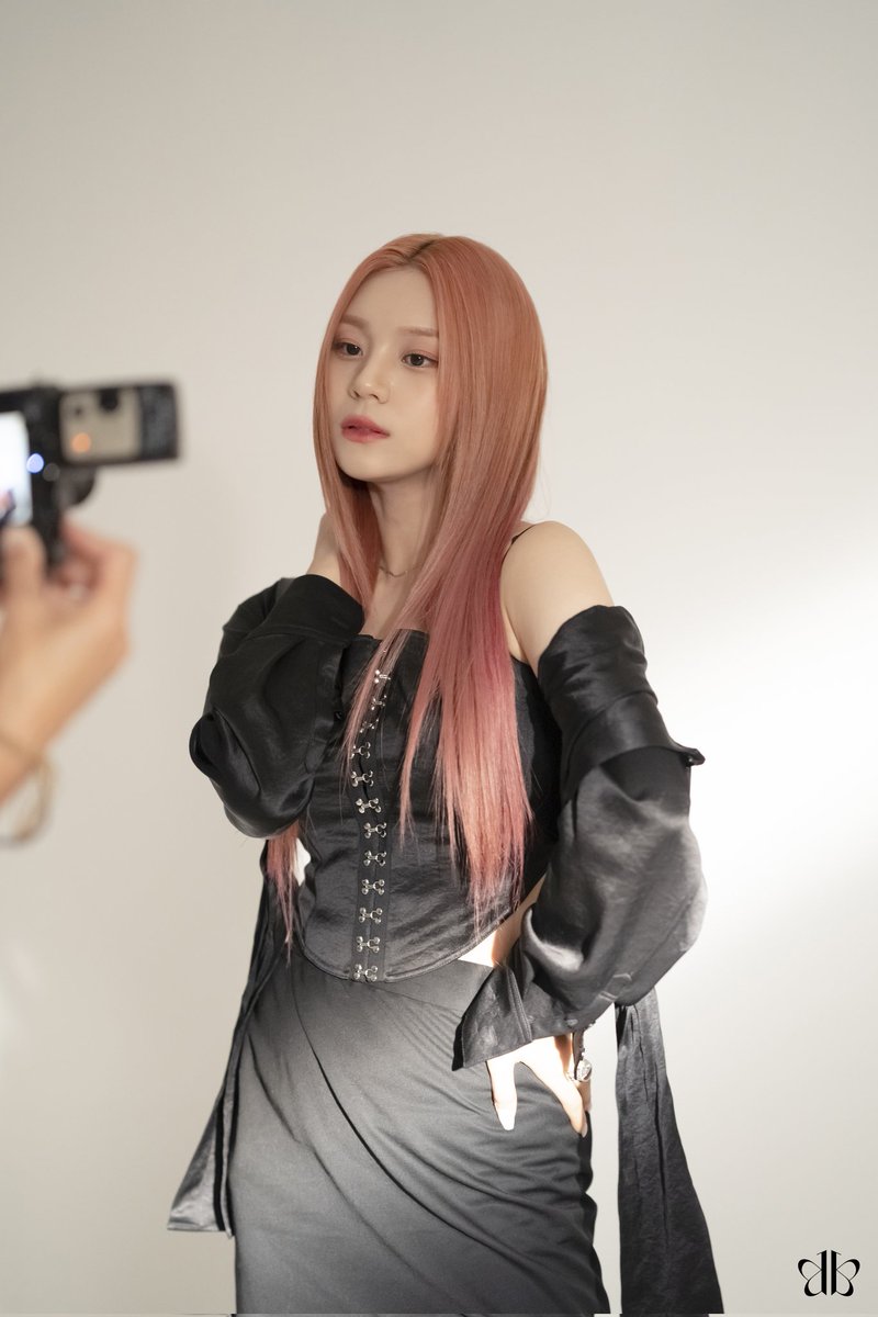 syyvvz_'s tweet image. #UMJI #엄지 #VIVIZ #비비지
@VIVIZ_official