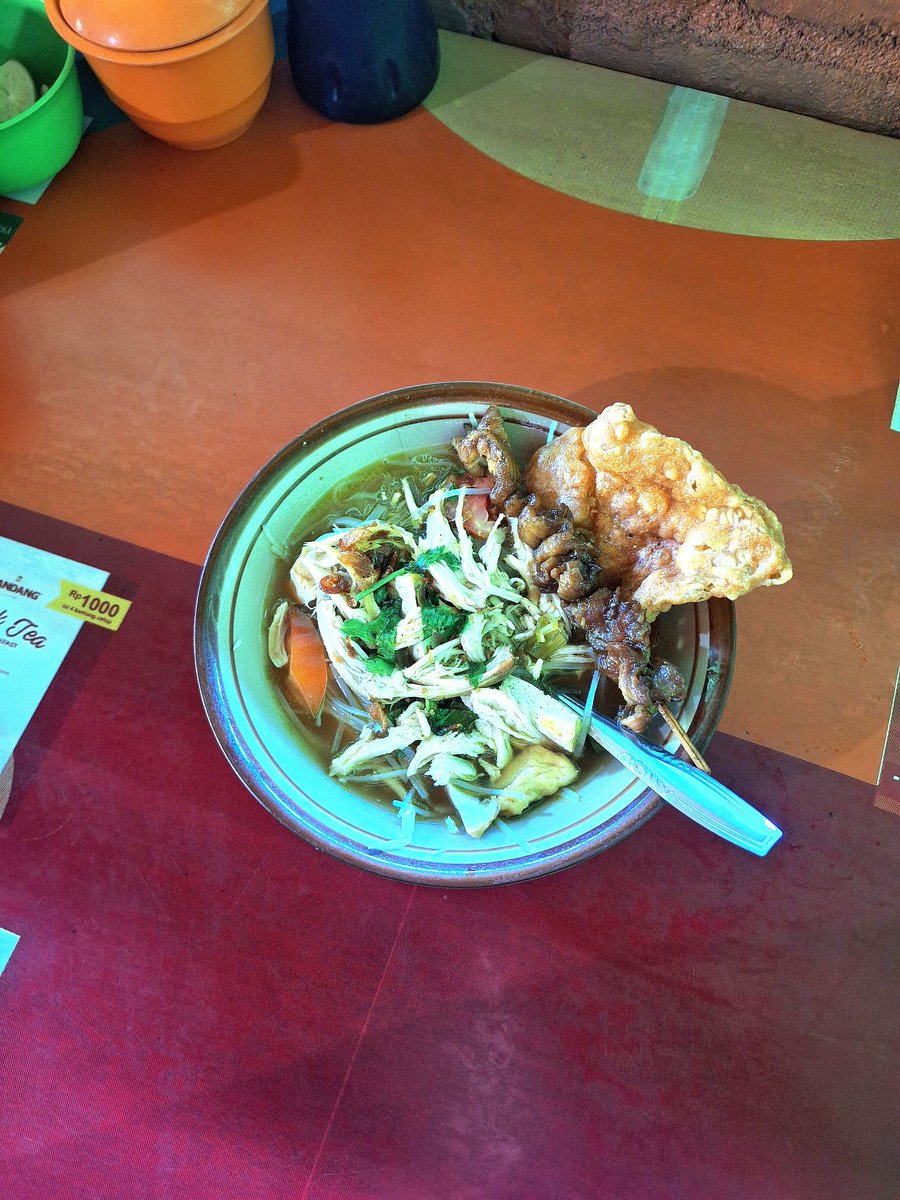 sanitamima's tweet image. J.a.j.a.n
keturutan #nyoto 😭. Aku lupa dulu ini direkomendasikan mas @yusrildwiputrai / dr. @tirta_cipeng
📍Soto Lamongan Hijroh (depan hotel tentrem)
📍Soto Pak Marto (Jl. Letjen S.Parman)
📍Soto Ayam Idola Pak Nanang (sereh &amp;amp; daun jeruk 📈, mirip soto buatan ibu)
#WeekendSoto