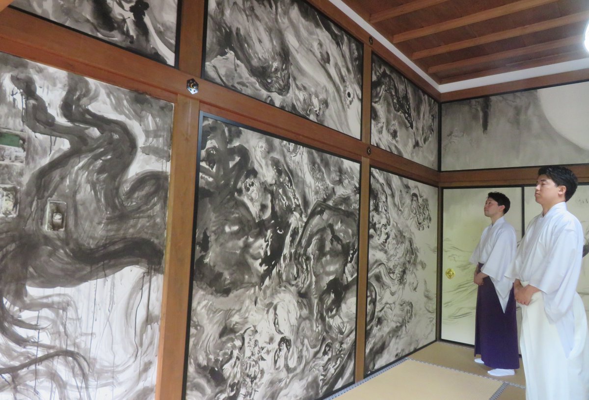 お稲荷さん」の総本宮・伏見稲荷大社に天野画伯が制作・奉納したふすま
