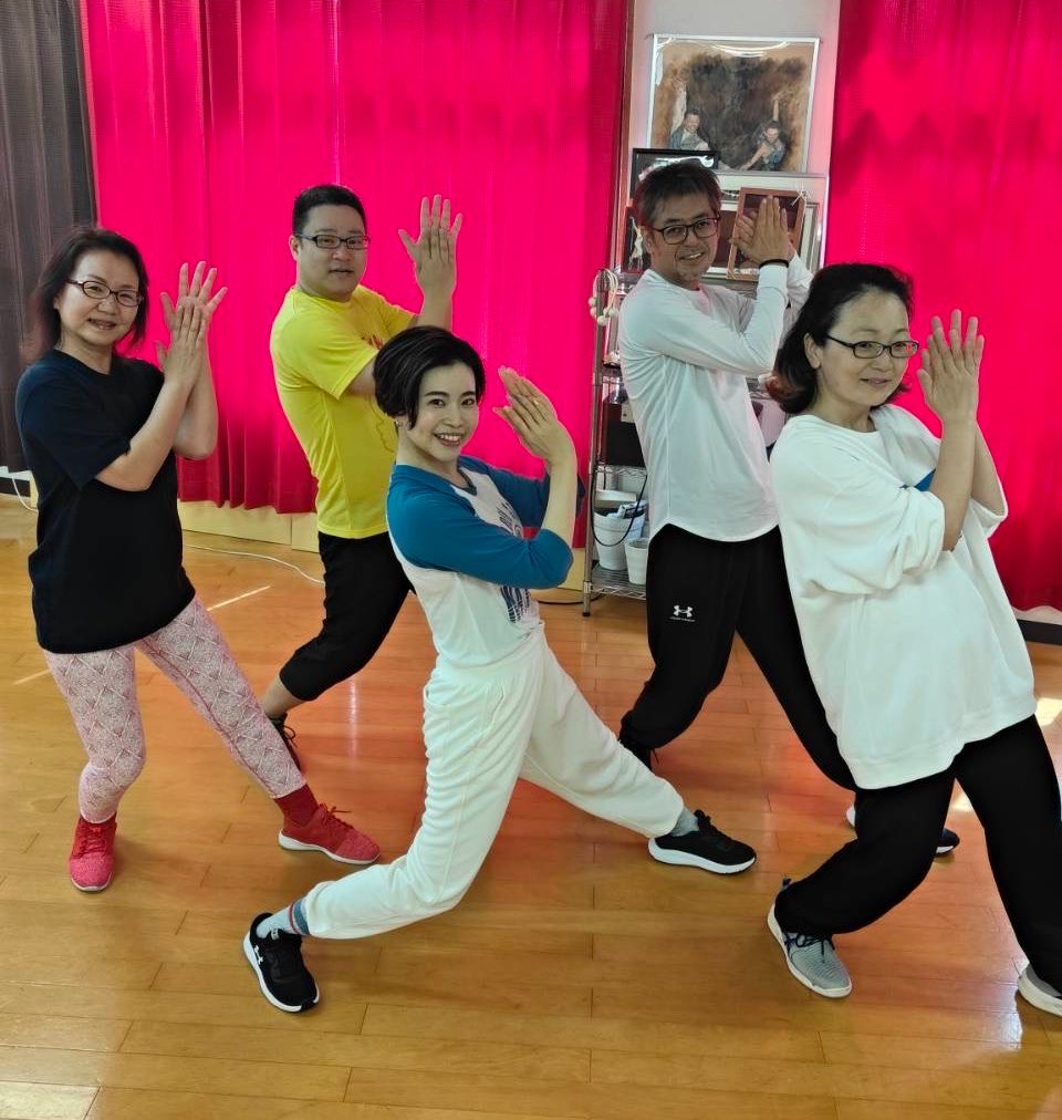 AMaimai18's tweet photo. おはようございます☀
本日大人ダンスレッスンあり〼💘
⏰4/26(日)17-18:30(90min)
📍モノダンススタジオ(京王線北野駅徒歩1分)

各地の熱戦も気になりますが🫣🏀
爽やかな気候の中一緒に身体を伸ばしませんか〜🧘‍♀️
ご参加お待ちしております🤗

#八王子ダンス
#八王子習い事 https://t.co/GjewNKzkPe