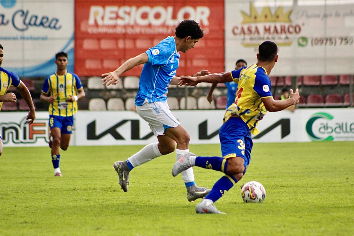 ResiSportClub's tweet photo. Postales del encuentro ante el club Deportivo Capiatá 📸

EMPATE de 1a1 en la fecha 4 💪🏻

Gol convertido: Enzo Agüero ⚽️

#VamosResi 🔺🩵 https://t.co/diYGNwtl6Y