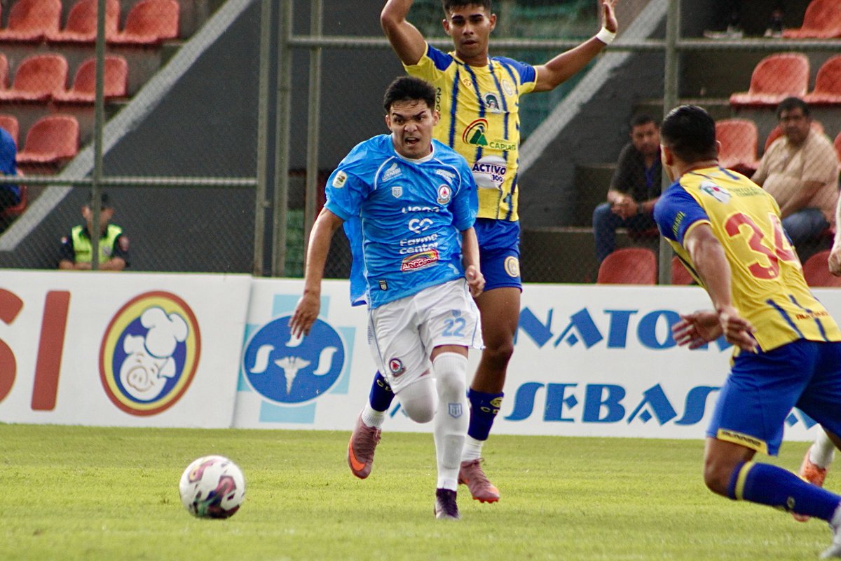 ResiSportClub's tweet photo. Postales del encuentro ante el club Deportivo Capiatá 📸

EMPATE de 1a1 en la fecha 4 💪🏻

Gol convertido: Enzo Agüero ⚽️

#VamosResi 🔺🩵 https://t.co/diYGNwtl6Y