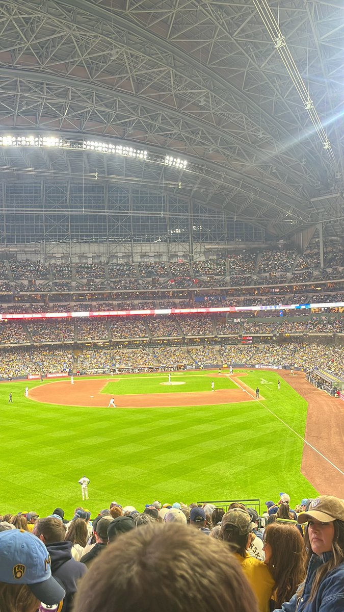 Go <a href="/Brewers/">Milwaukee Brewers</a>