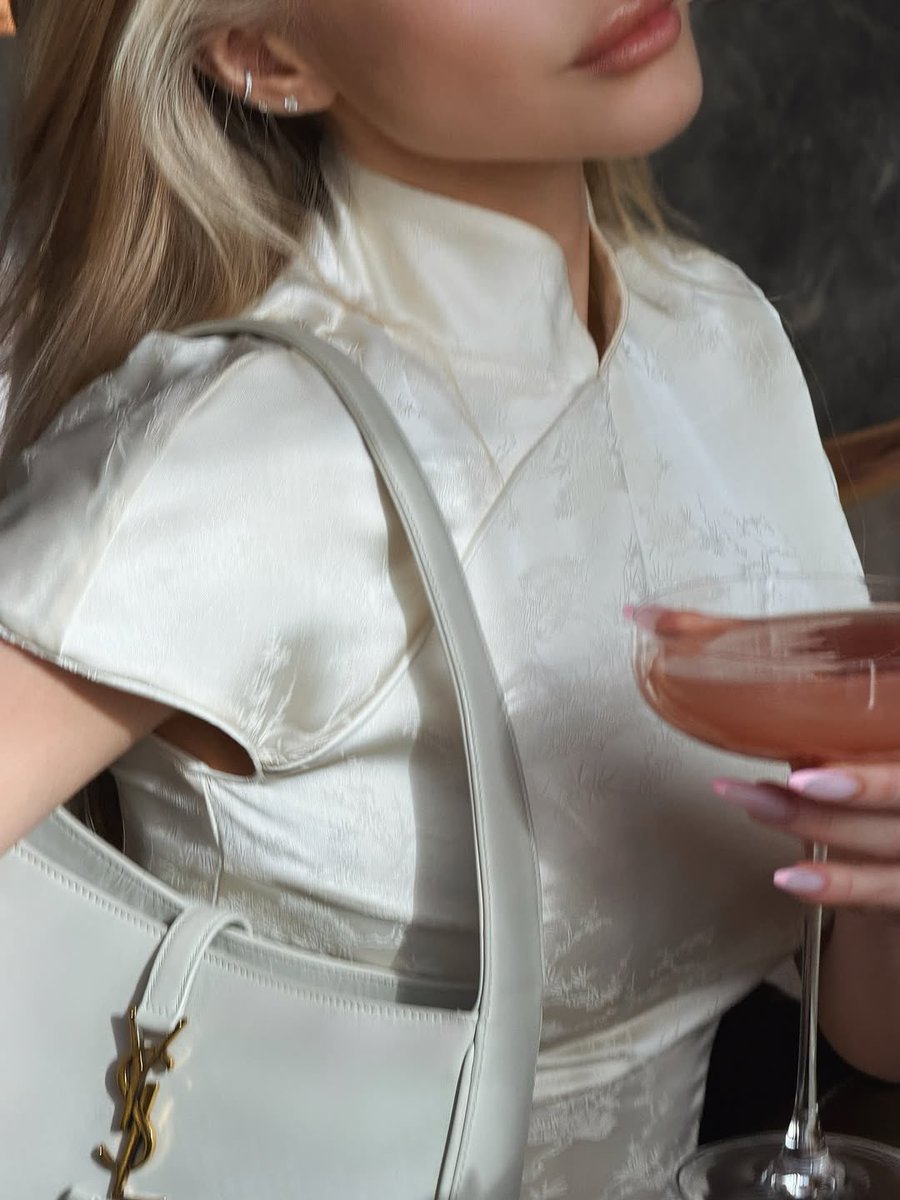 𝐅𝐢𝐨𝐫𝐞𝐥𝐥𝐚 𝐒𝐚𝐮𝐫𝐢 tweet media