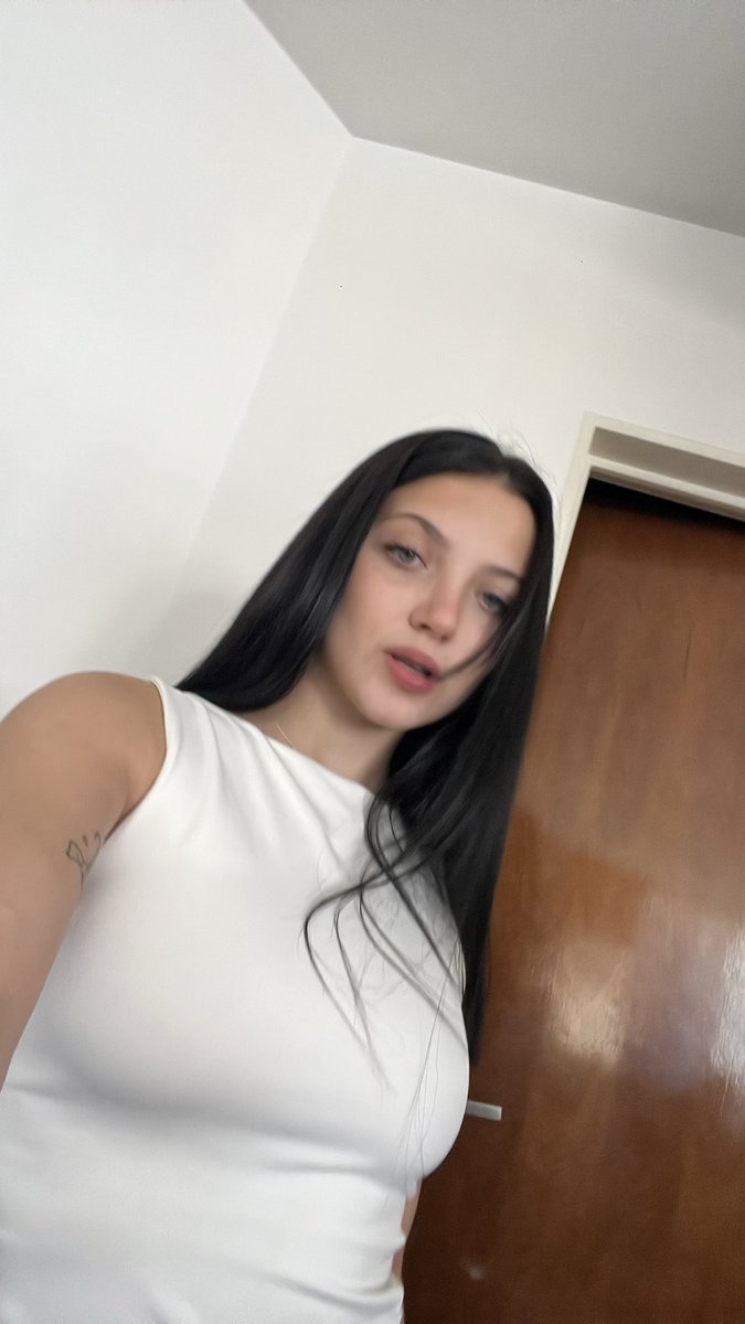 olivelinax's tweet photo. she's probably sad today give her a shoulder to put her legs on https://t.co/4vdqxV6bts