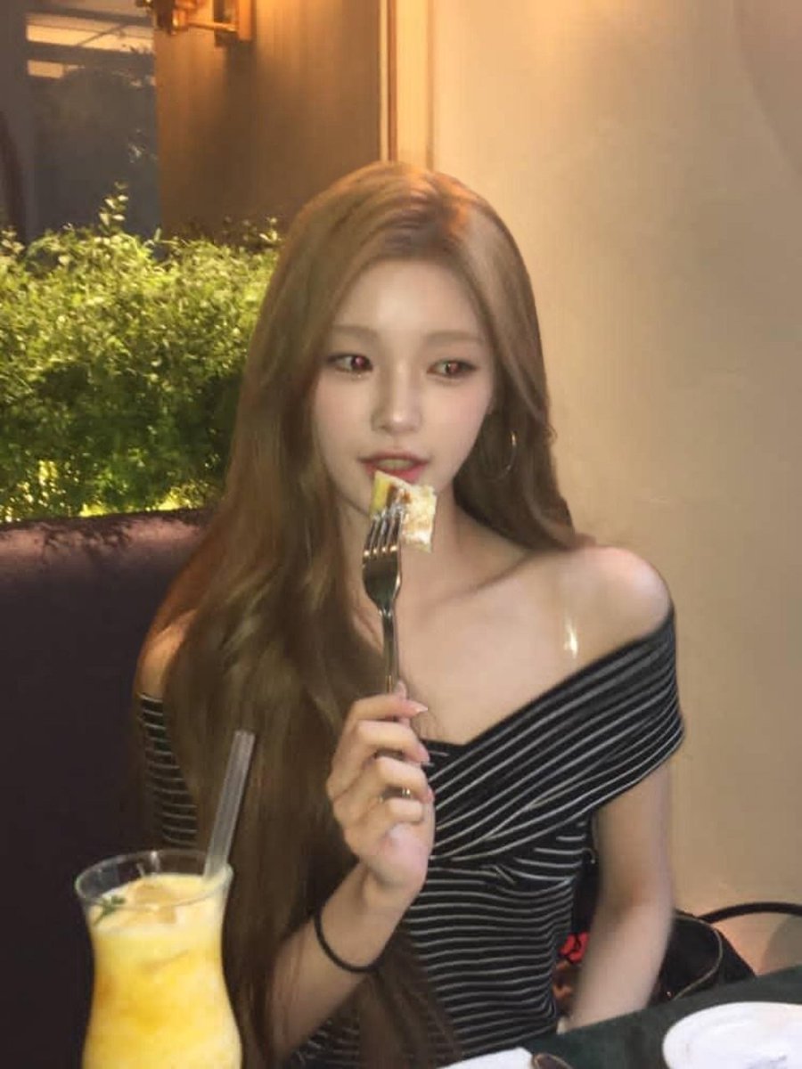 yuharamz's tweet image. this dinner is made even more special with food by my side &amp;lt;yummy&amp;gt; so #delicious it feels like i’ve been transported to another world.