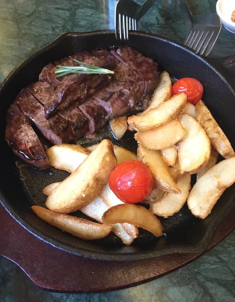 yuharamz's tweet image. this dinner is made even more special with food by my side &amp;lt;yummy&amp;gt; so #delicious it feels like i’ve been transported to another world.