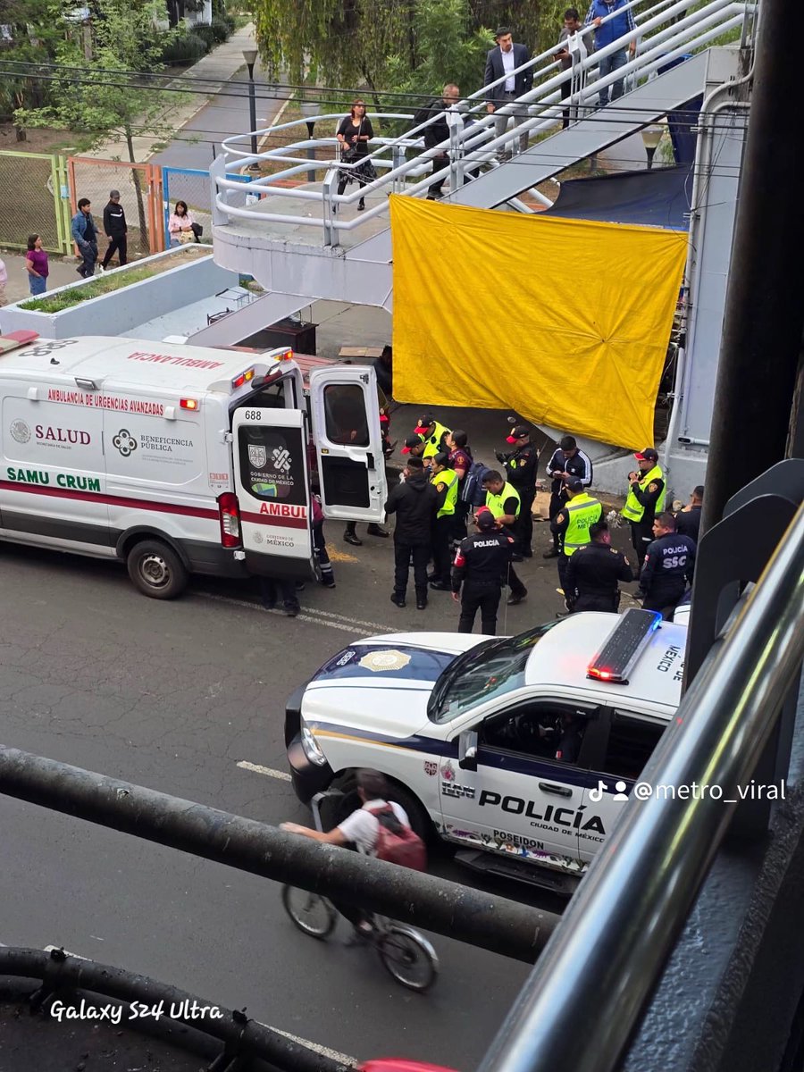 MetroViralMx's tweet image. #ULTIMAHORA 

Reportan disparos 🔫  afuera de la estación Constitución de Línea 8 del Metro Ciudad de México 🇲🇽@MetroCDMX 🚨

Policías del #MetroCDMX auxiliaron a un sujeto qué fue herido después de las detonaciones‼️⚠️

Denuncian que la Inseguridad va en aumento❌