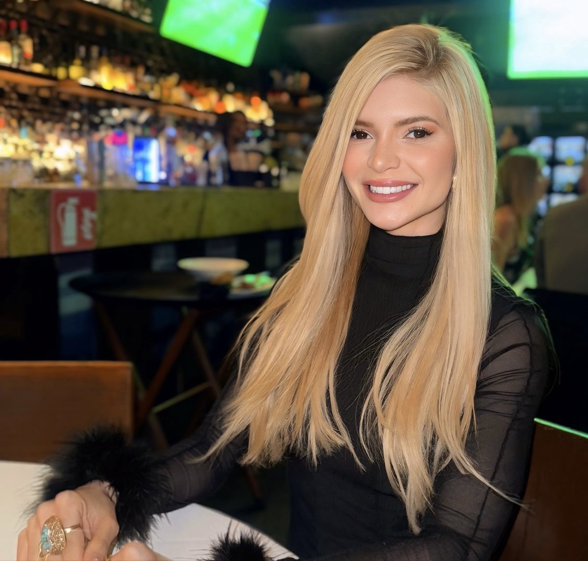 BettinaFerrazmx's tweet photo. Buenas noches mi México 😍
Qué tal tomarnos una copa 🍸?
#cdmx https://t.co/oUFhoOGJi3