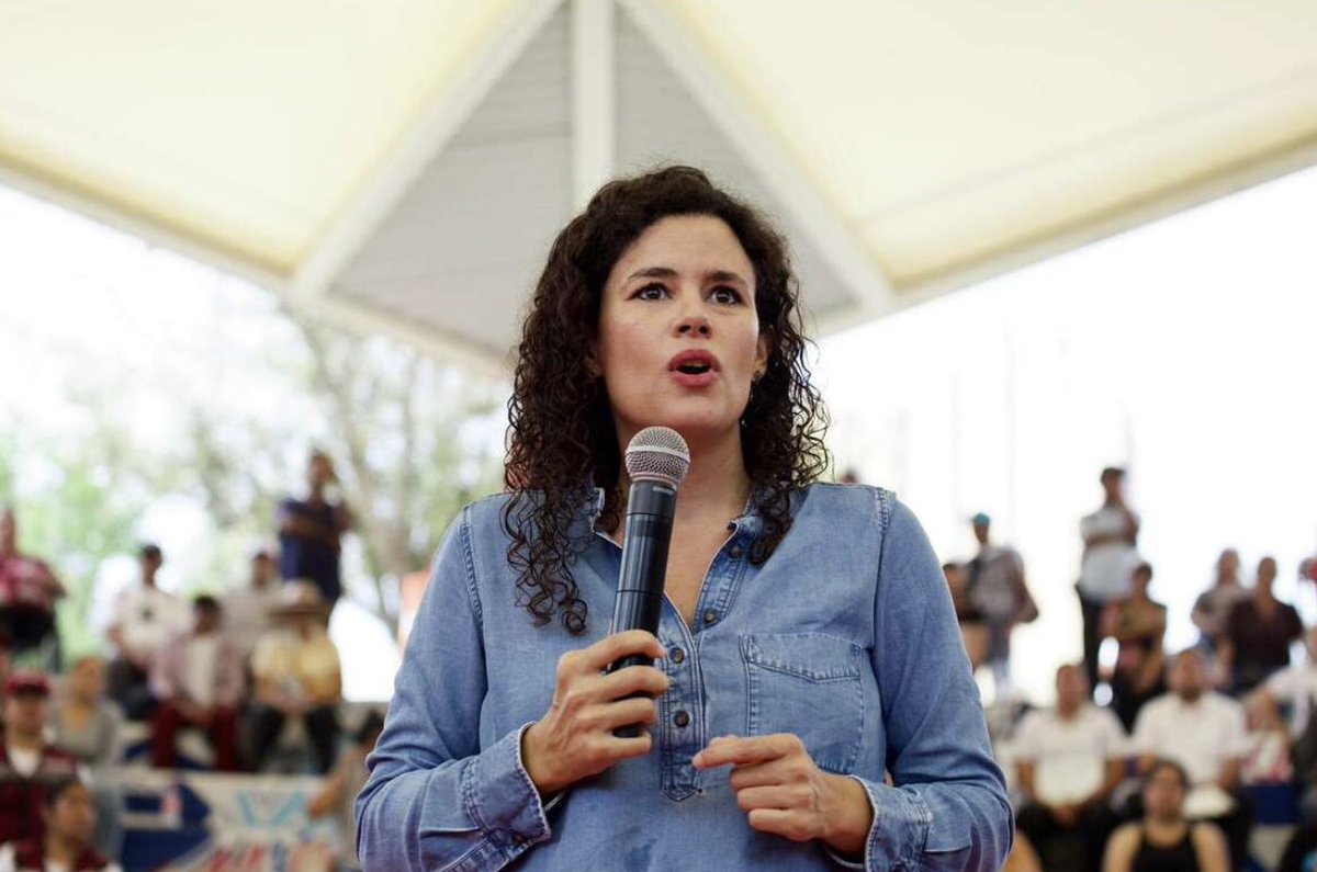 politicomx's tweet image. #VIDEO | Luisa Alcalde acusa ‘antipatriotismo’ de la oposición por caso de agentes de la CIA

👉 goo.su/j7rMUTD

"Nuestra legislación es clara: ningún agente extranjero puede participar en operaciones dentro del suelo patrio", afirmó @LuisaAlcalde al criticar a la