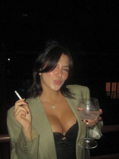 SwirlSmoke5663's tweet image. #smoking #smokingfetish