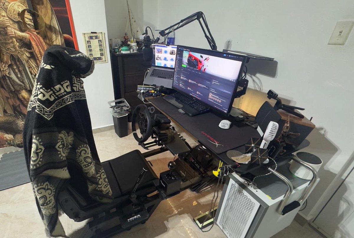 VOID_KNULL_'s tweet photo. @OniChanZoomer My racing sim https://t.co/WT0yTun2Bq