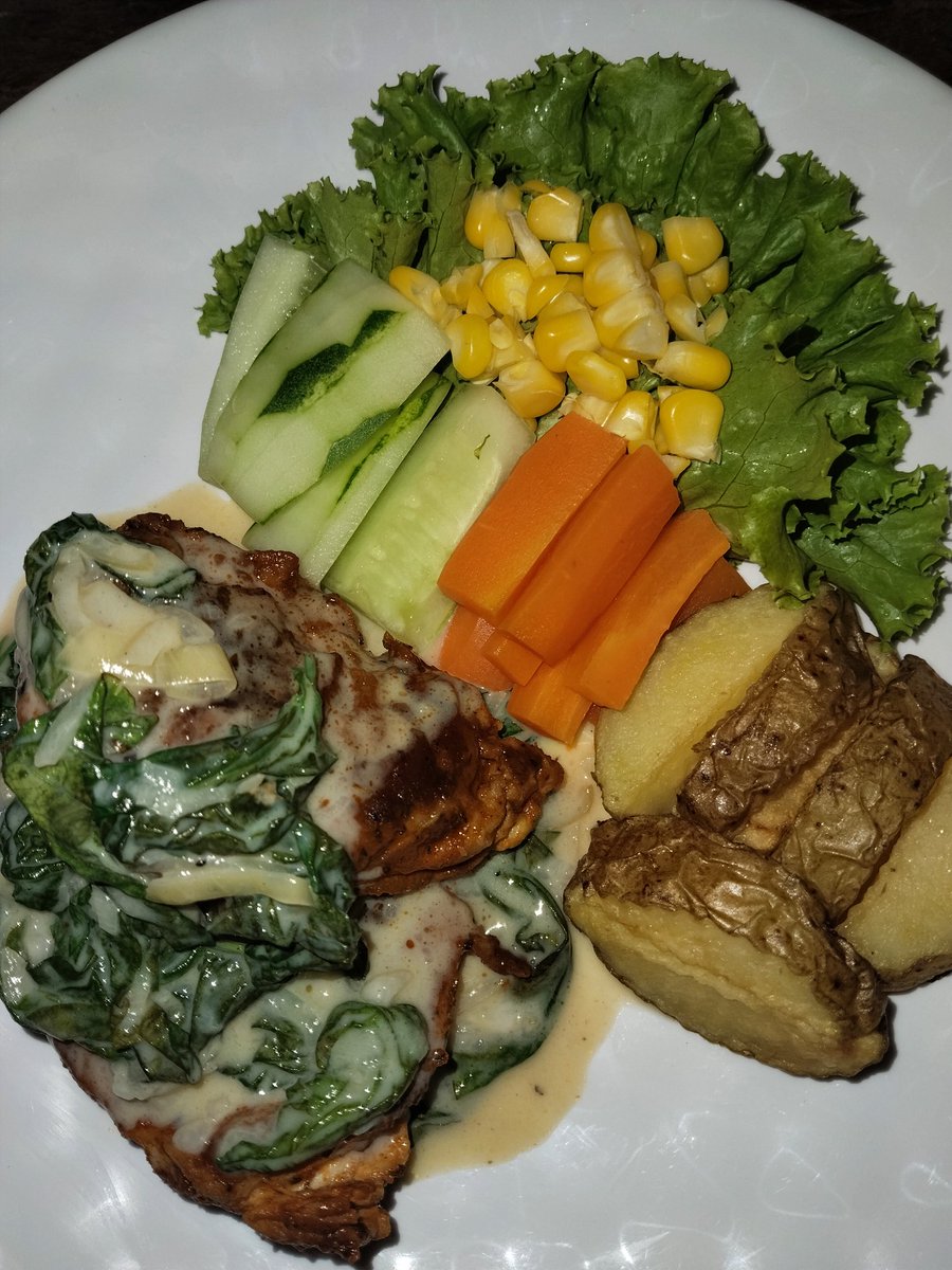 Radittzz0's tweet photo. Masak sih, pengen bet anjir sekolah tata boga tapi uang keburu buat yang lain. Mana umur juga udah tua mau lanjut jadi sungkan wkwk

Note : karya sendiri "Chicken steak with creamy garlic spinach sauce" https://t.co/fyPR9RCvwh