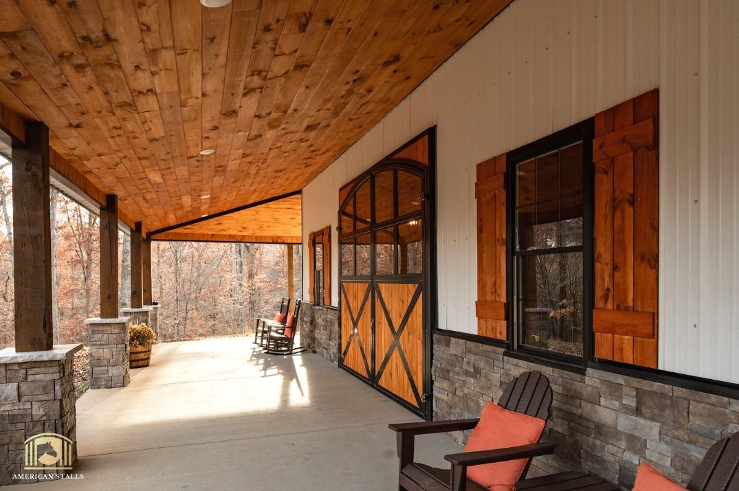 AmericanStalls's tweet photo. ✨Design Tip✨ Add a glass top design to your Barn Door to increase beauty, ventilation and natural sunlight in your barn. ☀️

#DreamBarn #AmericanStalls #EquestrianDesign #MadeintheUSA https://t.co/JU2gUOaUgg
