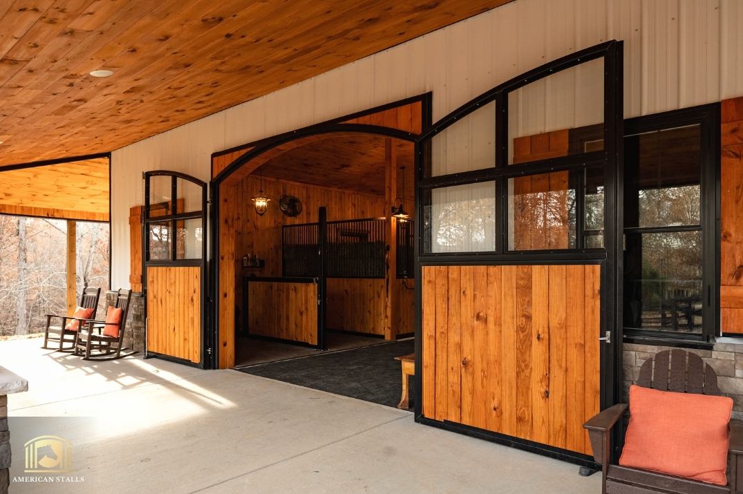 AmericanStalls's tweet photo. ✨Design Tip✨ Add a glass top design to your Barn Door to increase beauty, ventilation and natural sunlight in your barn. ☀️

#DreamBarn #AmericanStalls #EquestrianDesign #MadeintheUSA https://t.co/JU2gUOaUgg