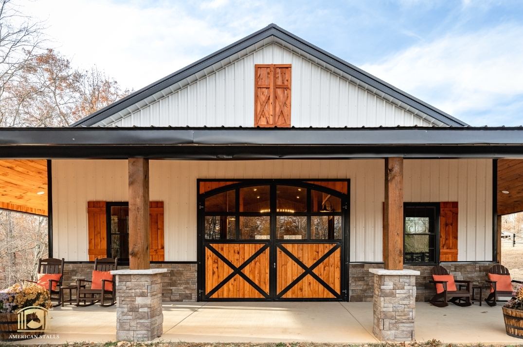 AmericanStalls's tweet photo. ✨Design Tip✨ Add a glass top design to your Barn Door to increase beauty, ventilation and natural sunlight in your barn. ☀️

#DreamBarn #AmericanStalls #EquestrianDesign #MadeintheUSA https://t.co/JU2gUOaUgg