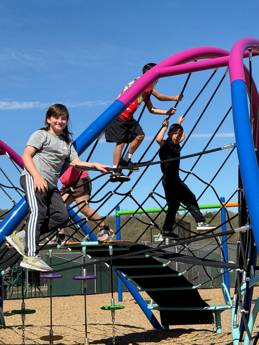 BCSDBabs's tweet photo. Work hard, play hard, and enjoy the ☀️! #funfriday @brewsterschools https://t.co/hXBNr4QWHt
