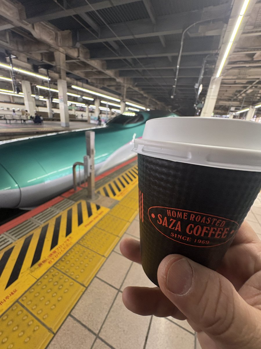 maonecoco's tweet image. おはようございます。
今朝は出張先の駅中で、サザコーヒーをいただきます。
移動の朝にほっとひと息。
今日も無理せず、ゆるりといきましょう。
#朝コーヒー #サザコーヒー #morningcoffee