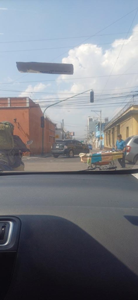 _smatute's tweet photo. Semaforo de la 13 Av , esquina de la Iglesia Candelaria no esta funcionando. https://t.co/Wx4lPyYtZL