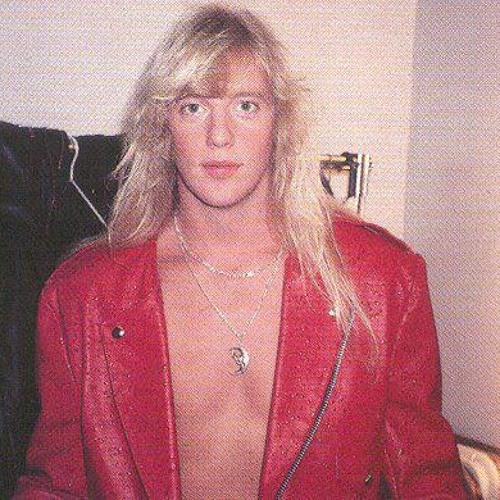 RockLovesMe2's tweet image. #rip Jani Lane #warrant
Took my dogs for a walk
today and there is a bench
made is his honor. 
My dogs stop every time 
and jump up and lay down.
I knew Jani in a very different 
way. The overflowing love
was endless. He always called
me Strawberry. Not sure why 
buy i miss him.