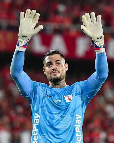 exneyderismo26's tweet photo. Este señor es el único que entendió a la perfección como se juega un clásico, interpretar los momentos y manejo del partido.
No es hueso rojo ni hincha ni besa el escudo para dar contentillo a los iletrados.
Juega futbol!!! https://t.co/If45UadKgb