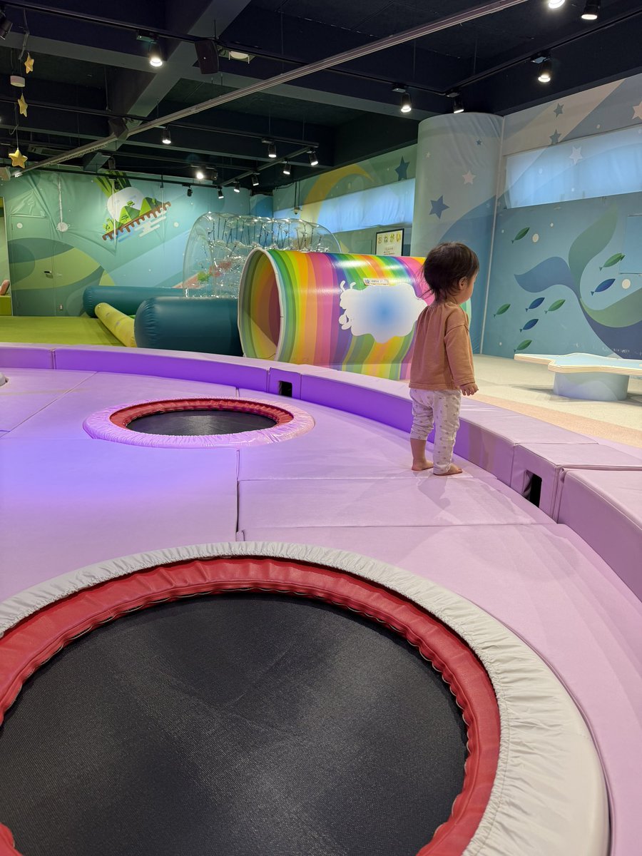 8times_loop's tweet photo. 横浜の某プレイランドにいますが、見たことないレベルで空いてる。GWが始まり首都圏から人が減ってる模様 https://t.co/NWZ7QaHXtQ