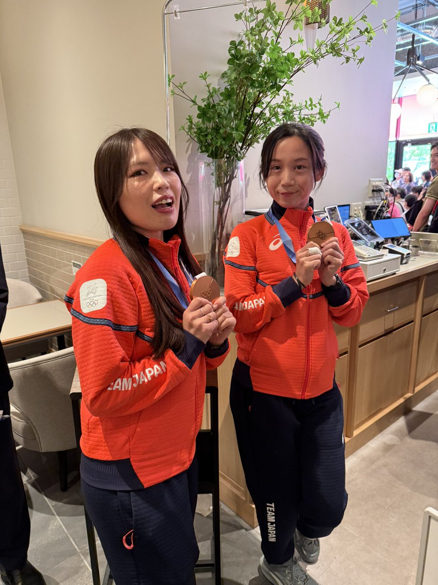 mihotakagi_mg's tweet photo. イベント始まりました！朝早くからお越しの皆様ありがとうございます！
おかげさまで満員御礼で、会場を入場制限を行っております🙇これからの入場はして頂けない状況でございます。ご了承ください！
#高木美帆 #佐藤綾乃 #TEAMJAPAN https://t.co/YRi1gaRoBU