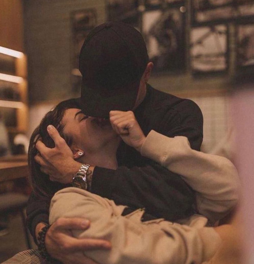 اشتهي معك ليله مجنونه
              لااسمع فيها سوى انفاسك 
               ورغبه شرسه لاحدود لها 🫠♥️