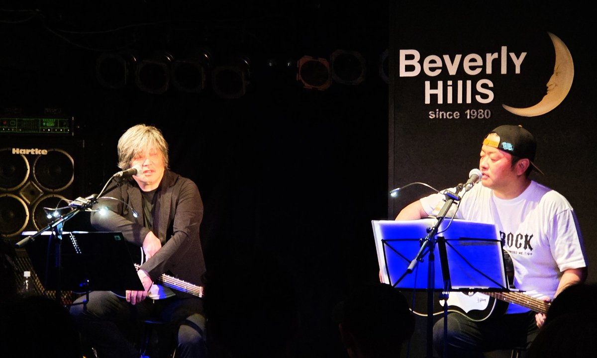昨夜、奈良BeverlyHillsに集まってくれた皆んなに心から感謝🫶BeverlyHillsの皆さんもありがとうございました✨️

昨日はギターをサポートしてもらい、CRAZEの頃の歌をメインに2時間余り歌いました。こんな形でのアコースティックLIVEは初めてでしたね。ステージから見えた景色に感謝でした😊🫶