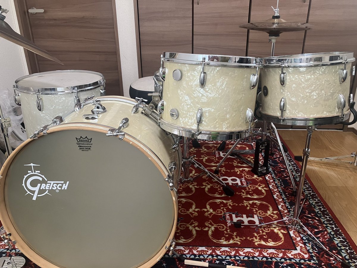 QIl1WSgFaN99132's tweet image. 50s broadcasterがパワーアップしたけど、セッティング迷子ww
さすがに2タムは無理かw💦

#gretsch #artcymbal #drums  #ビンテージ