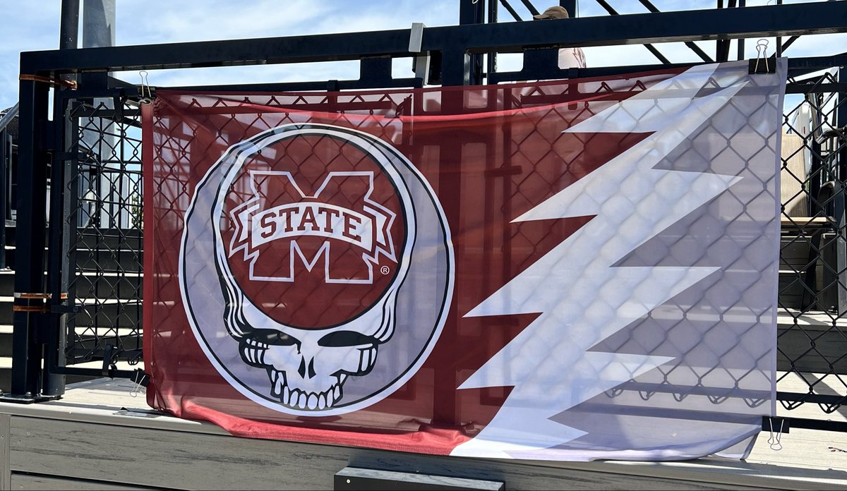 seancarp's tweet image. There is nothing quite like a Saturday night at The Dude, huh? 

Some good memories inside that place 

#RIP to #ThePirate 🐮 🔔 🐶 ⚾️