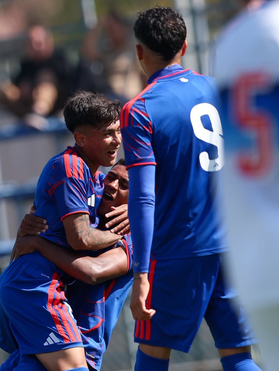 alvarouch23's tweet photo. En 20 días 

3-1 en el femenino 
1-0 en la juvenil 
1-0 en el primer equipo

Hijos nuestros en todos lados https://t.co/tuhWn5Rr4K