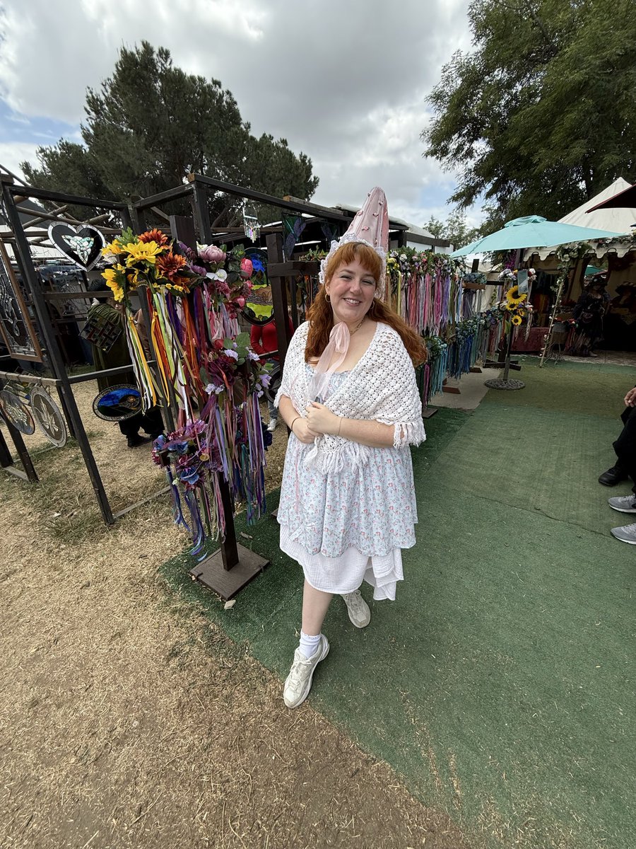 margaret qualley’s texas dialect coach tweet media