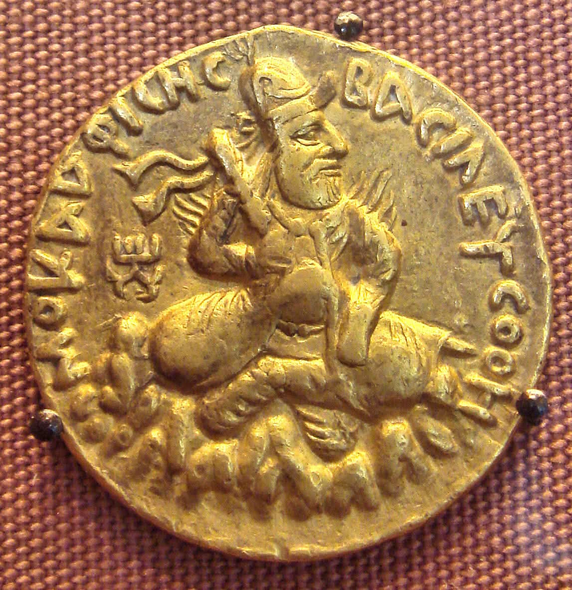 PCCF__'s tweet photo. Gold double Dinar Coin of Kushan Emperor Vima Kadphises c. 100 - 128 CE, on display at the British Museum, London, UK.

©Aqib Jahangir https://t.co/YEHcTS4akq