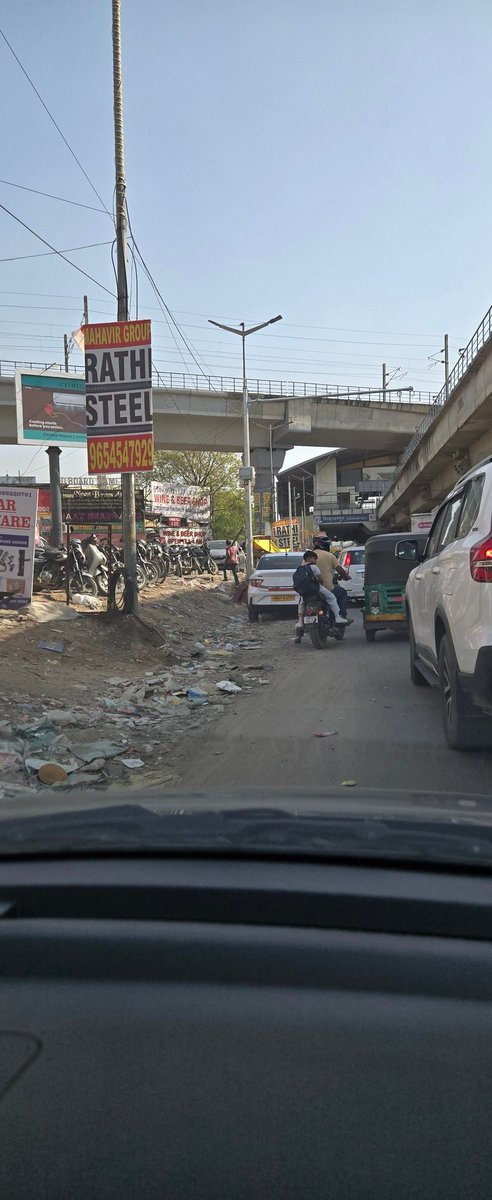 MeraGurgaon's tweet image. Government officials considering filing a petition to have these “beautiful natural ponds” around Sikanderpur Metro Station in #Gurgaon recognized as UNESCO World Heritage Sites.
Gurgaon @cmohry @gurgaonpolice @TrafficGGM @DGPHaryana @police_haryana @NayabSainiBJP @PradeepIAS_HR