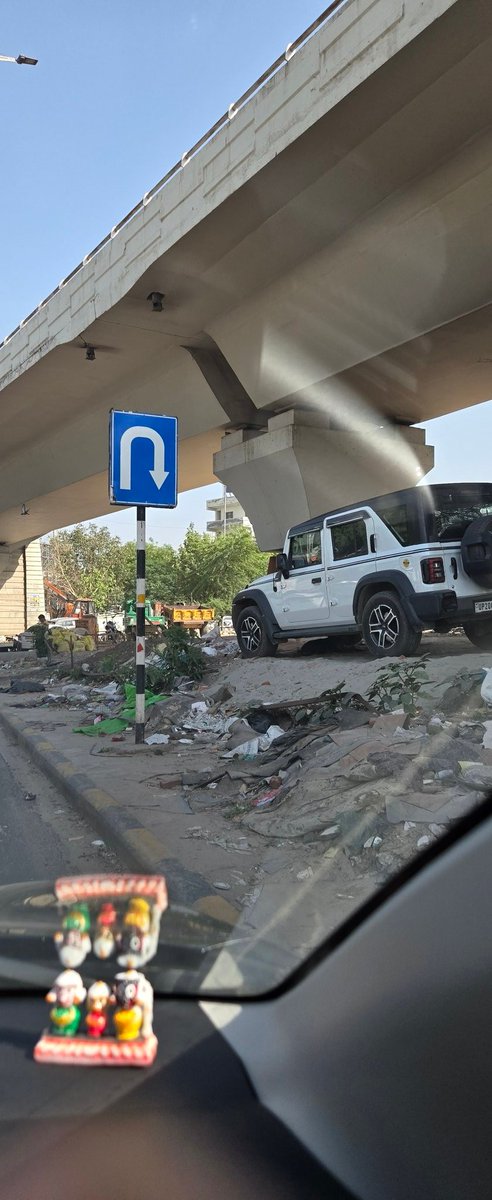 MeraGurgaon's tweet image. Government officials considering filing a petition to have these “beautiful natural ponds” around Sikanderpur Metro Station in #Gurgaon recognized as UNESCO World Heritage Sites.
Gurgaon @cmohry @gurgaonpolice @TrafficGGM @DGPHaryana @police_haryana @NayabSainiBJP @PradeepIAS_HR