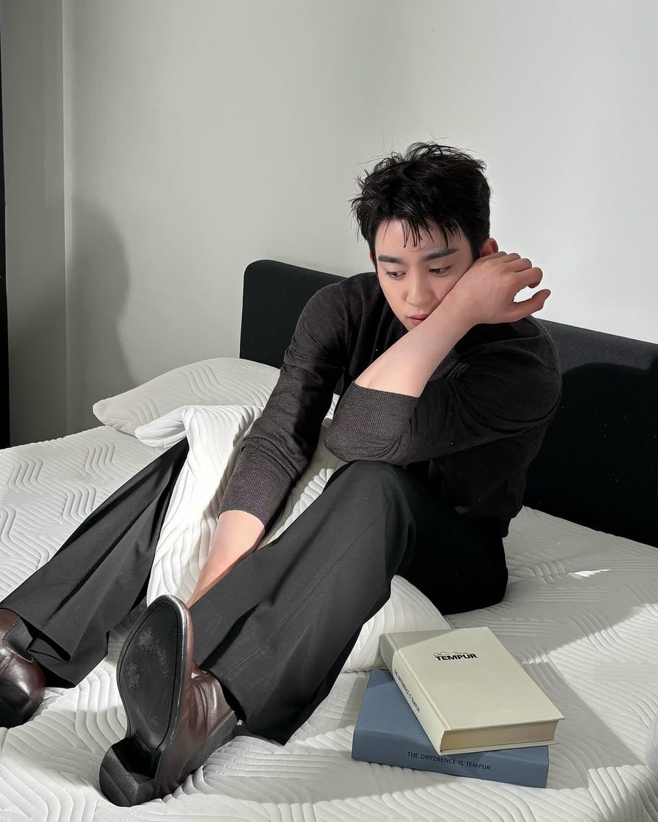 𝕯arren ; tweet media