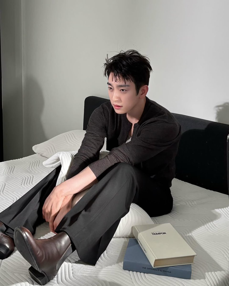 𝕯arren ; tweet media