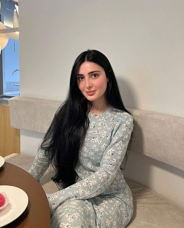 Ellison Holly tweet media