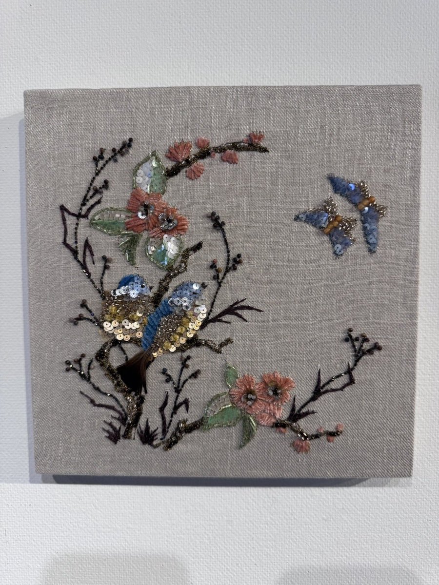 filcote_'s tweet photo. 日本文藝The Square vol.5
filcote刺繍作品の初展示です☺️
#赤レンガ倉庫　#オートクチュール刺繍 https://t.co/tZSSrMv7RX