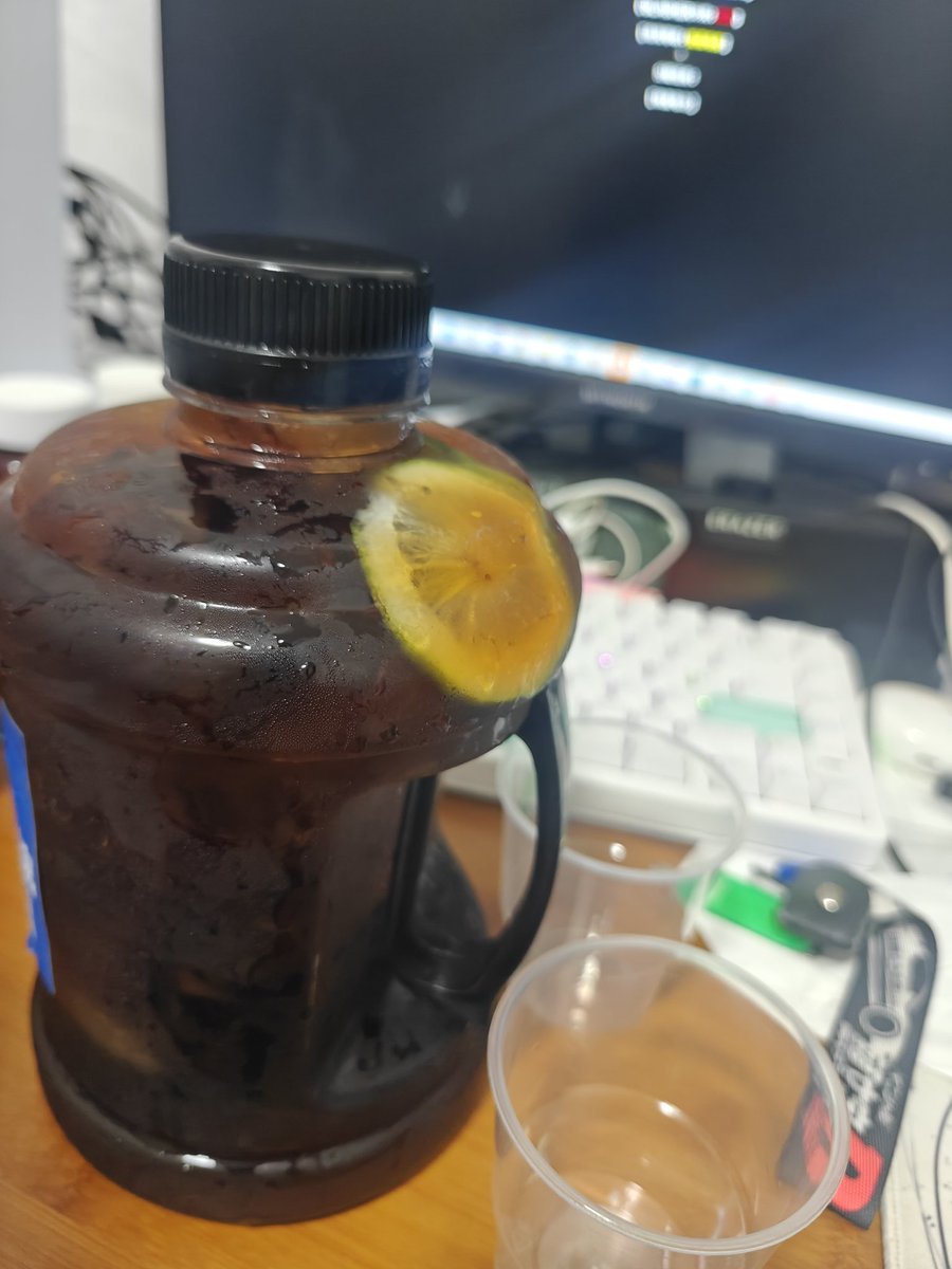 酒飲むと夜夢見えるんだ
初めてVRCの夢見た
今起きた