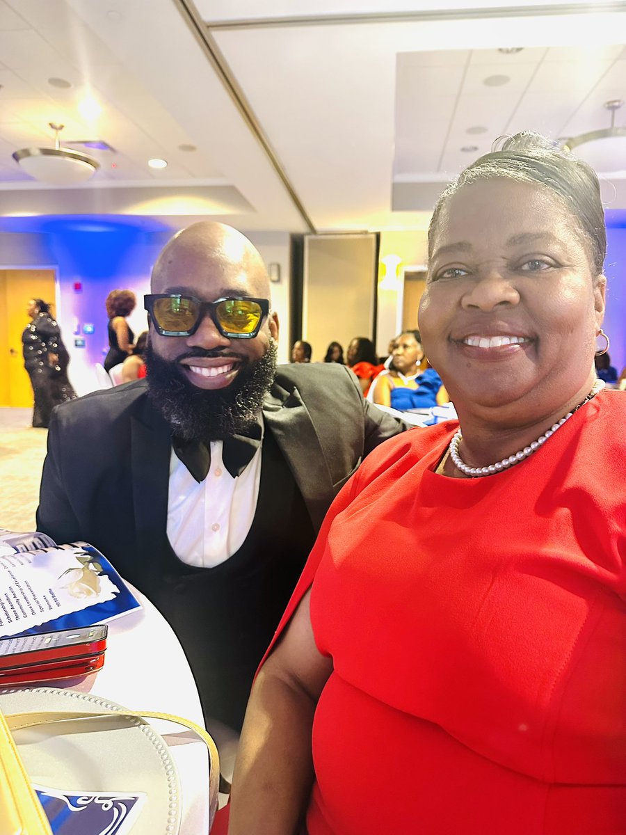 akjohnsonEdS's tweet photo. 2026 Zeta Phi Beta Sorority Community Service Award recipients - Superintendent Debra Frazier and @SGTheBestNest! Honored to be hanging out with my Superintendent of Schools tonight! https://t.co/LWb5GSlYr4