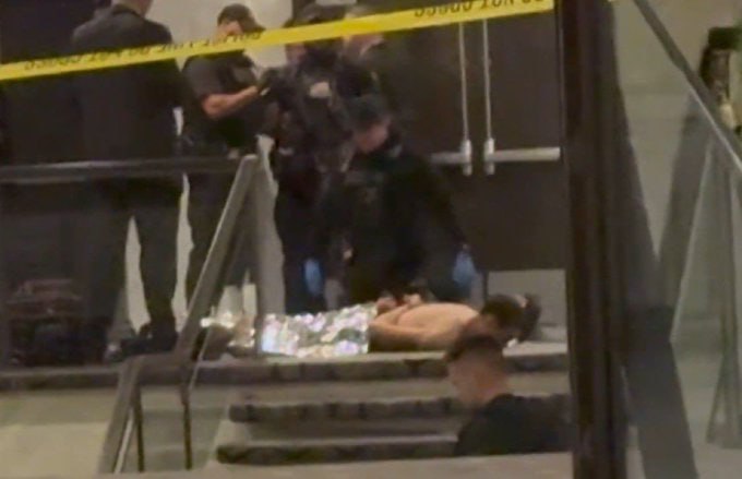 ParamountU12994's tweet photo. @WhiteHouse Shooting 
S suspect was arrested in an  alleged attempt to kill President #Trump https://t.co/BLDSPbLktl
