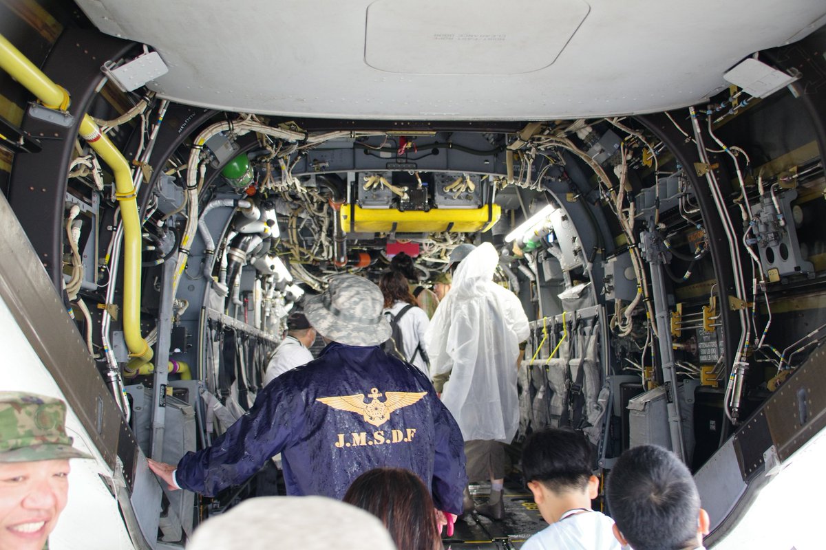 プロフ見て確認お願いします 陸上自衛隊 佐賀駐屯地 創立記念行事 V-22オスプレイ(機内見学